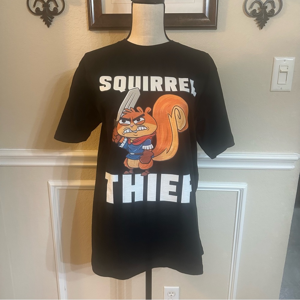 Squirrel Thief Graphic T-Shirt Men’s Size Large